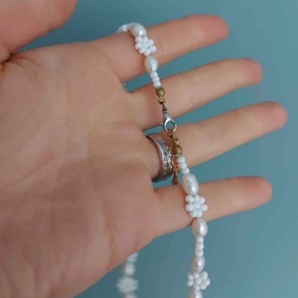 Daisy Pearl Necklace - Picture 3 of 3